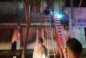 Toko Elektronik di Jombang Ludes Terbakar, Pemilik Toko Terjebak Dalam Kobaran Api