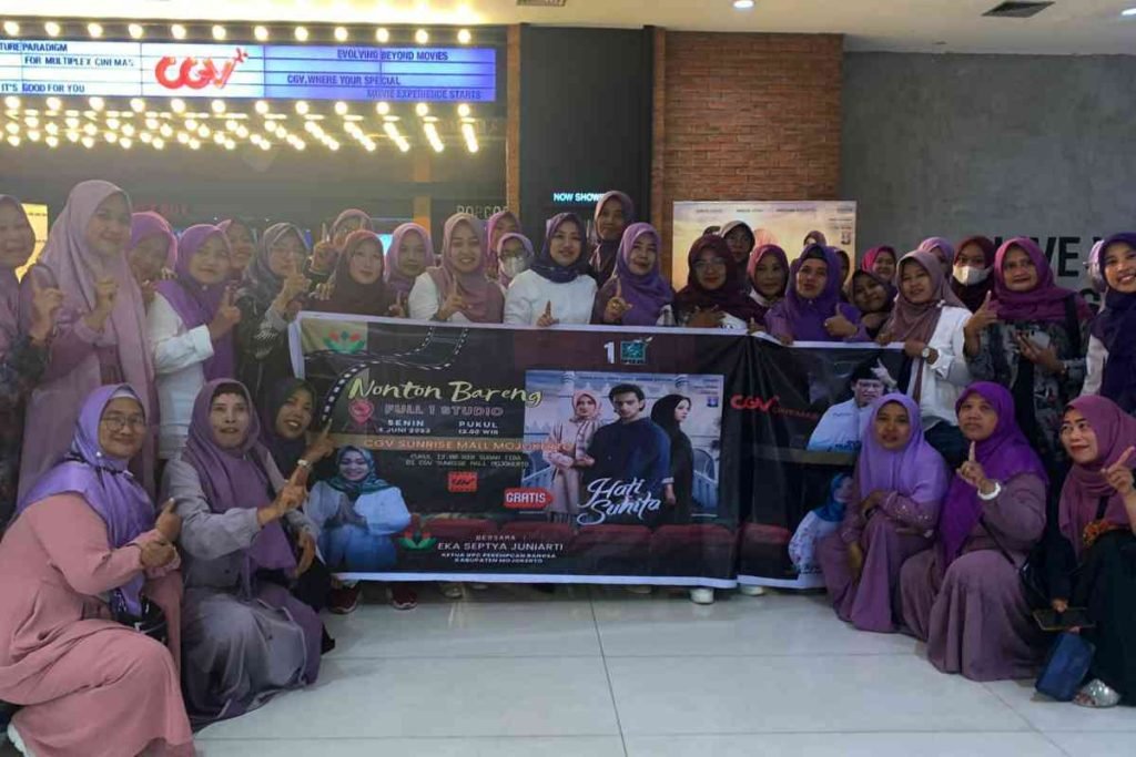 Panasi Mesin Politik, Perempuan Bangsa Mojokerto Ajak Kader Nonton Hati Suhita