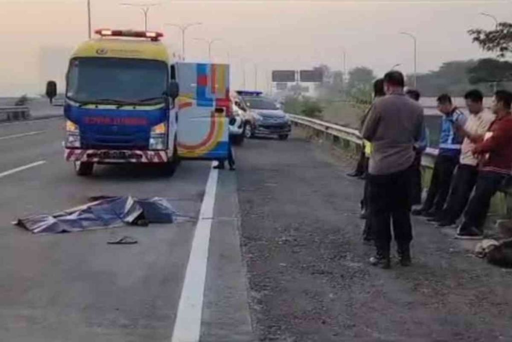 Diduga Korban Pembunuhan, Pria Tanpa Identitas Ditemukan Tewas Bersimbah Darah di Tol Surabaya-Mojokerto