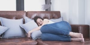 5 Hal Ini Bisa Bikin Asam Lambung Naik, Termasuk Rebahan Setelah Makan