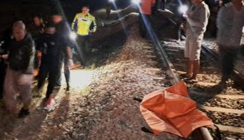Mobil Luxio, Dihantam Kereta Api, 6 Tewas