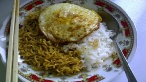 Mie instan, Telur, Nasi