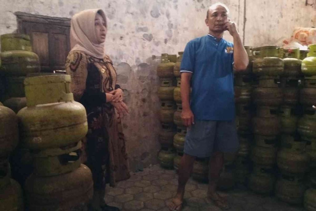 Pastikan Stok Aman, Ning Ita Sidak Pangkalan – Agen Elpiji Bersubsidi