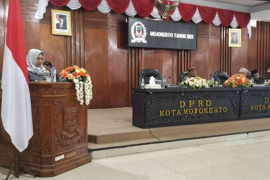 Hadiri Paripurna, Ning Ita Paparkan Urgensi Pembuatan Raperda Penyelenggaraan CPP