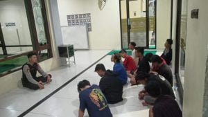 Kepergok Pesta Miras, Belasan Pemuda di Situbondo Disanksi Baca Sholawat