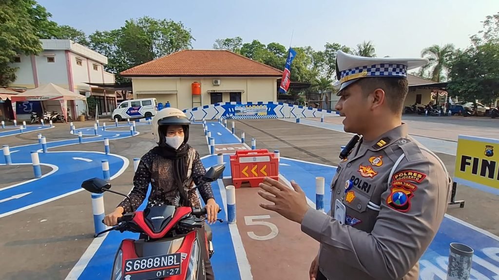 Makin Mudah, Ini Ujian Praktek SIM di Polres Mojokerto Yang Bikin Senyum 