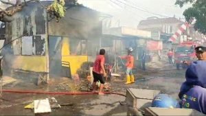 Bakar kios, Bakar rumah, Berita Mojokerto