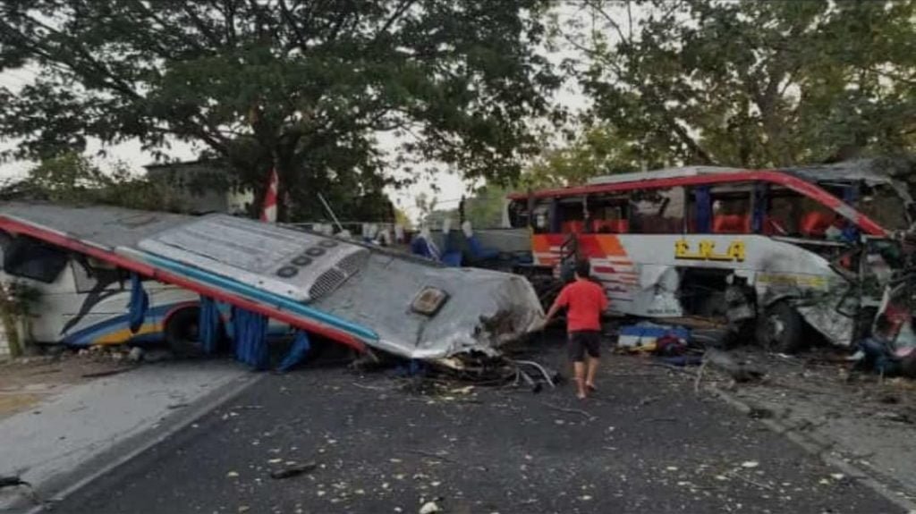 Kecelakaan Maut Sugeng Rahayu Vs Bus Eka Cepat di Ngawi, 3 Tewas 14 Luka-luka