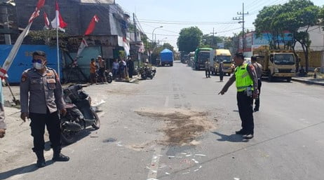 Berita kecelakaan, Tewas terlindas truk
