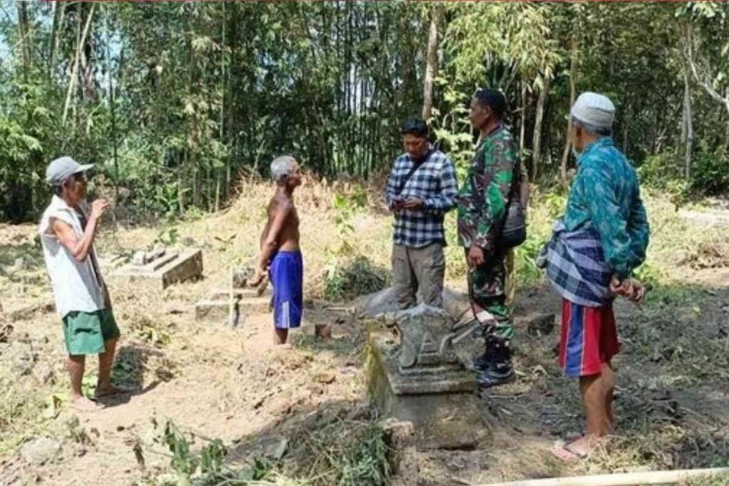 Diduga Dibuat Ritual Pesugihan, Dua Makam di Jember Dibongkar OTK