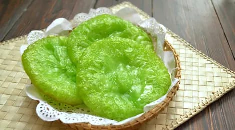 Kue cucur pandan, Jajanan tradisional