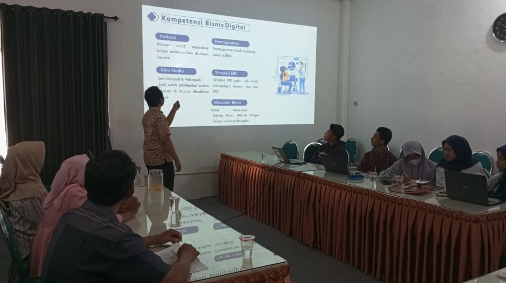 Tingkatkan Kompetensi Mahasiswa, Kemahasiswaan UNIM Gelar Workshop Strategi Pemasaran Digital