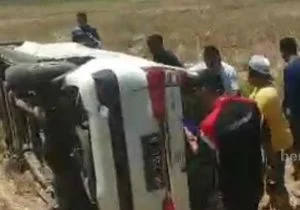 Toyota Avanza Terjun ke Sawah Sampang Gara-gara Sopir Mengantuk