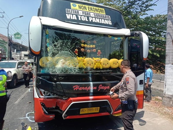 Berita kecelakaan, Bus Harapan Jaya, Jombang