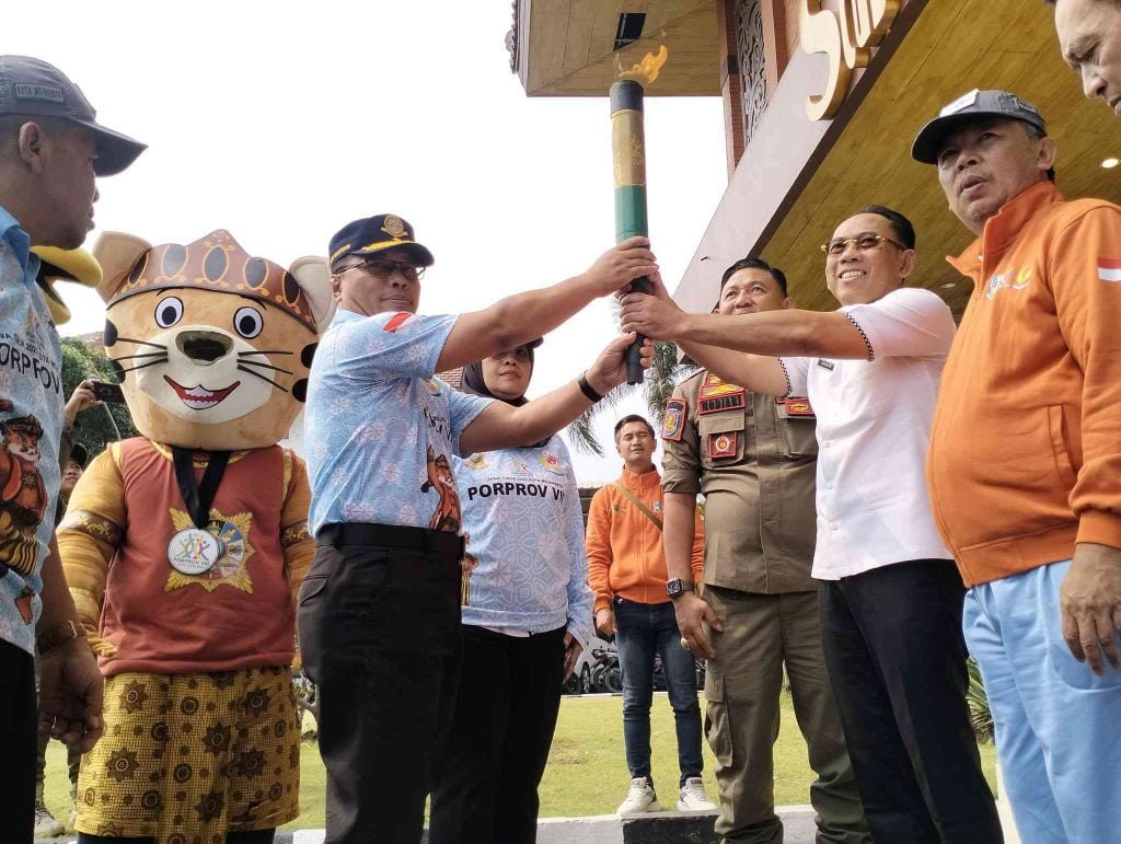 Kirab Api Porprov VIII Jatim Tiba di Kota Mojokerto