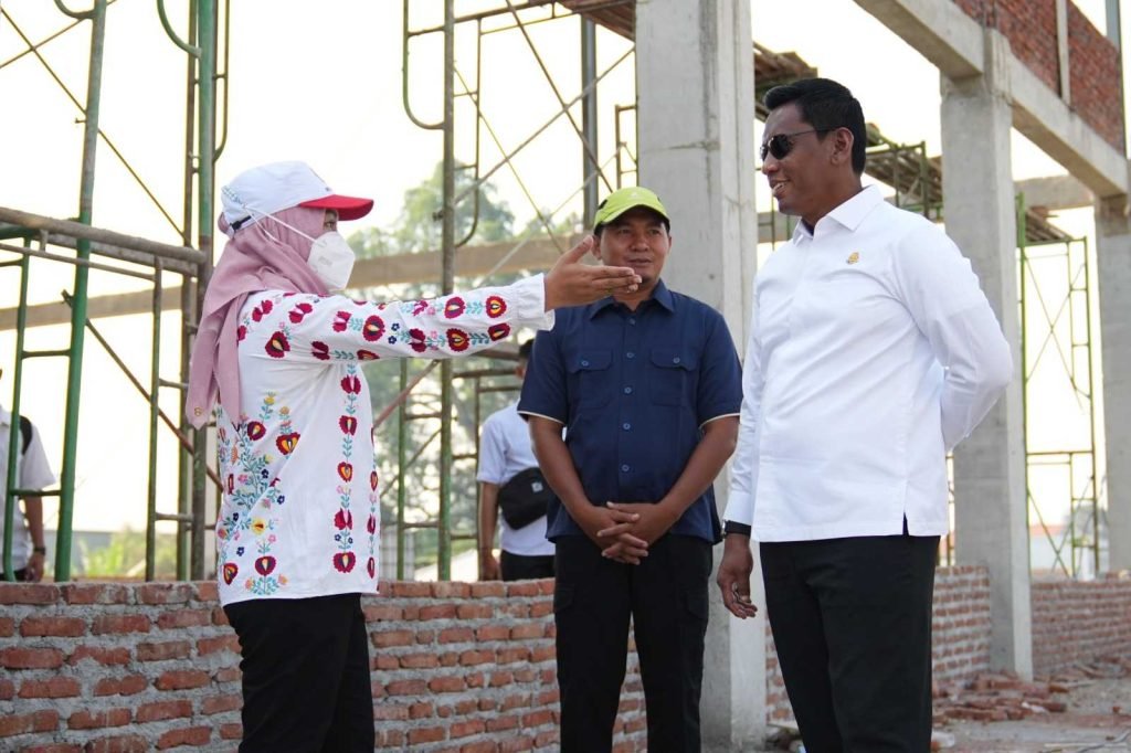 Pastikan Progres Pembangunan Sesuai Rencana, Ning Ita Sidak Proyek PLUT dan IKM Batik