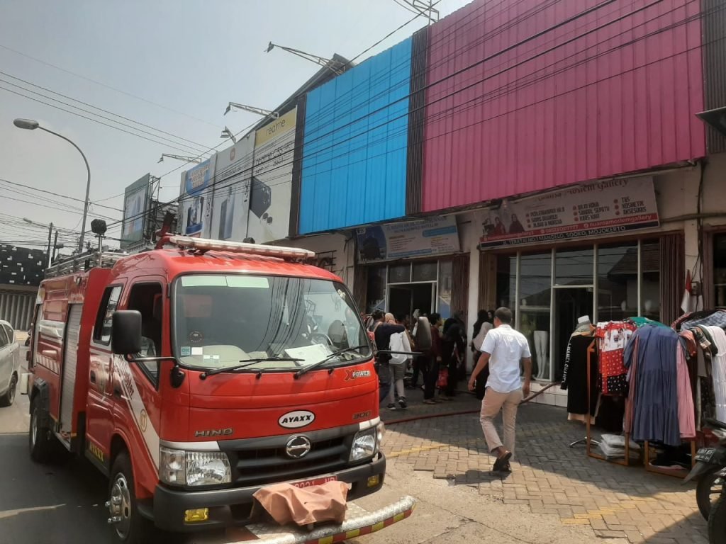 Toko Baju Muslim di Mojokerto Terbakar, Diduga Disebabkan Korsleting Listrik