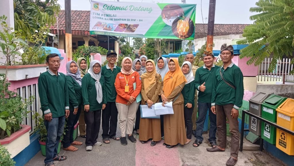 Kelola Sampah Melalui Bank Sampah Kelurahan Gedongan Raih Penghargaan Kelurahan Berseri
