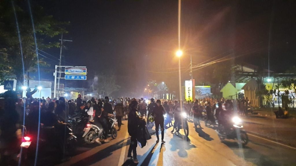 Usai Geruduk Mapolres Mojokerto, Oknum Pesilat Jarah Warung Hingga Rusak Motor