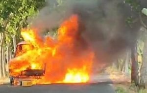 Pikap Muat Solar di Bojonegoro Terbakar, Penguna Jalan Dialihkan Lewat Jalur Alternatif