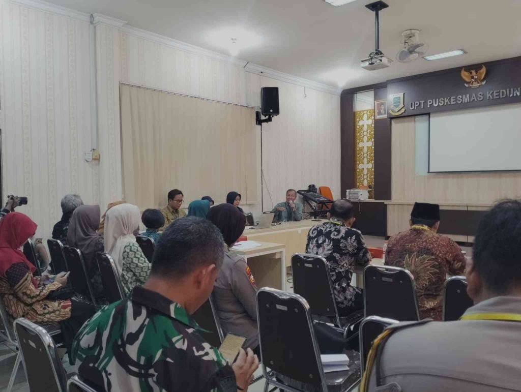 Camat Magersari PD Puskesmas Kedundung Lolos Akreditasi Paripurna 