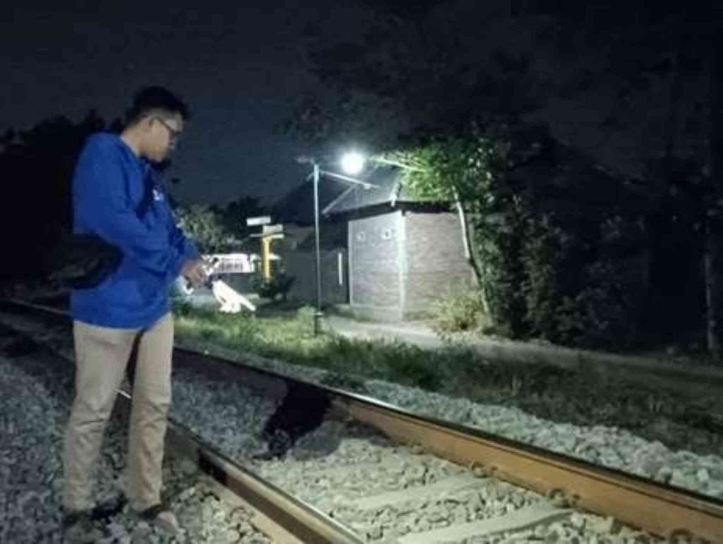 Tragis! Balita di Kediri Tewas Tersambar Kereta Saat Bermain