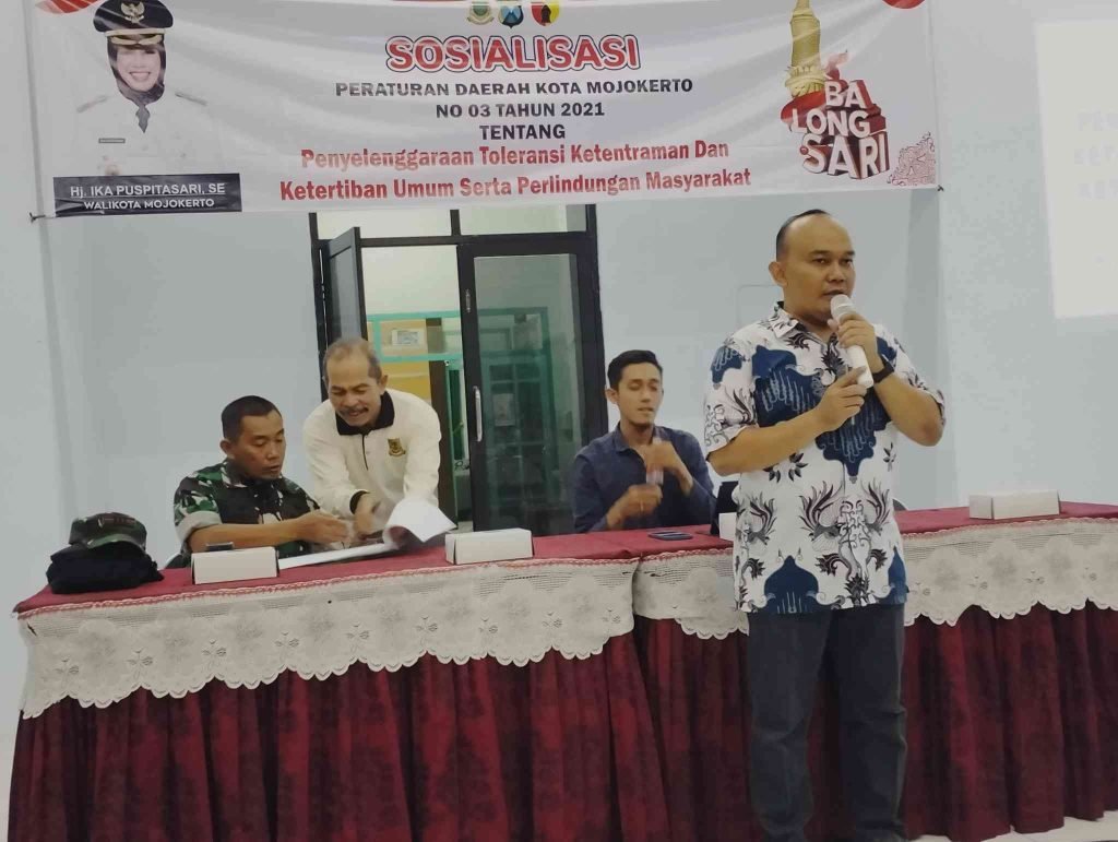 Camat Magersari Berikan Sosialisasi Ketentraman dan Ketertiban Umum ke Linmas se Kelurahan Balongsari 