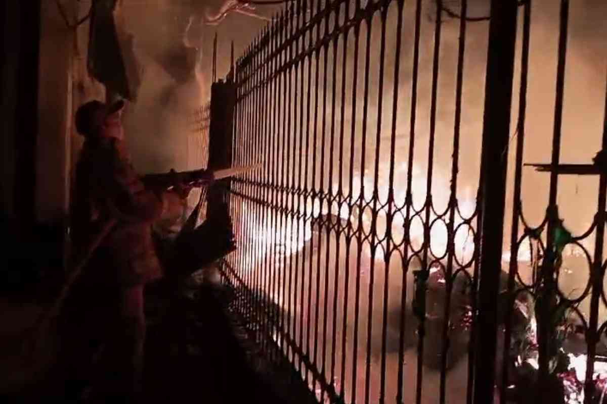 home industri, Kebakaran, Terbakar
