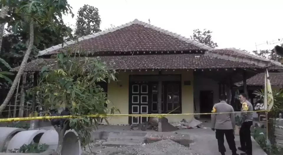 Kerangka manusia dicor dalam rumah, Kerangka manusia Blitar