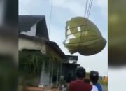 Penerjun TNI AU Mendarat di Atap Rumah Warga Blitar Viral di Media Sosial
