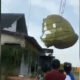 Viral, Penerjun TNI AU, Mendarat di atap rumah