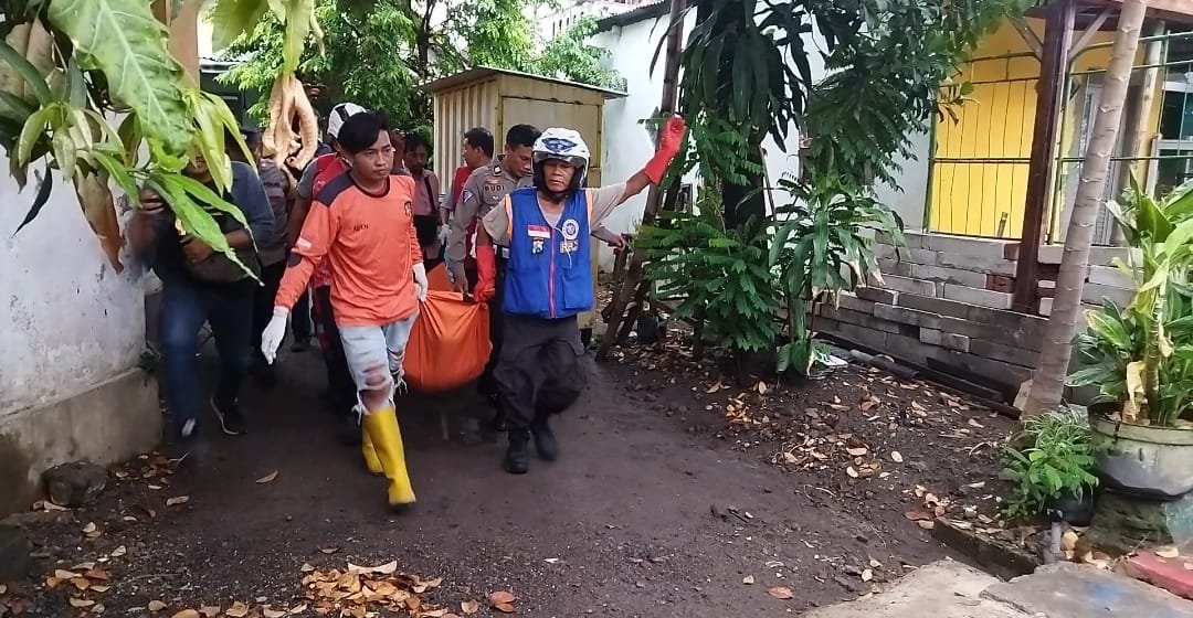 Anak aniaya ayah kandung, tewas