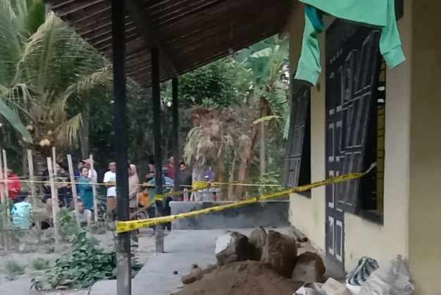 Kerangka manusia dicor dalam rumah, Kerangka manusia Blitar