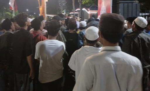 Penghina Ulama, Masa Bersongkok dan bersarung