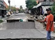 Jembatan Penghubung Antar Kecamatan di Lamongan Ambruk, Aktivitas Warga Terganggu