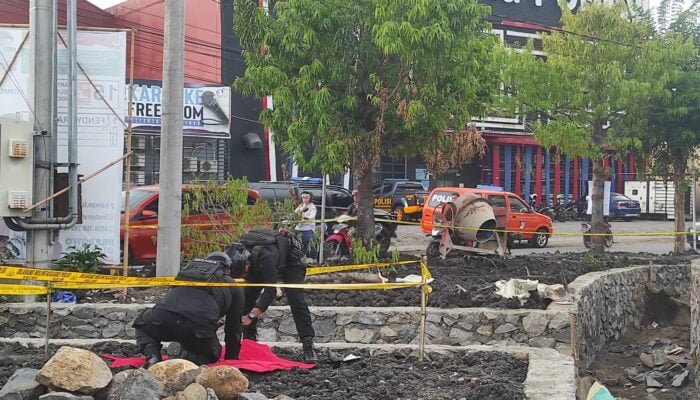 Benda Mirip Mortir Ditemukan di Proyek Kolam Retensi Kota Mojokerto