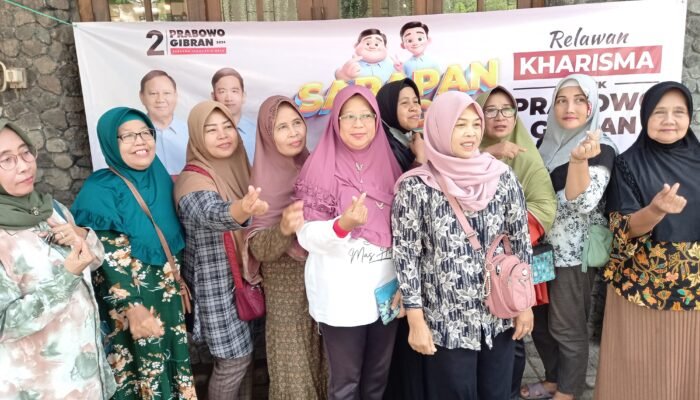 Relawan Kharisma Prabowo-Gibran Bagikan Sarapan Gratis untuk Warga Kota Mojokerto 