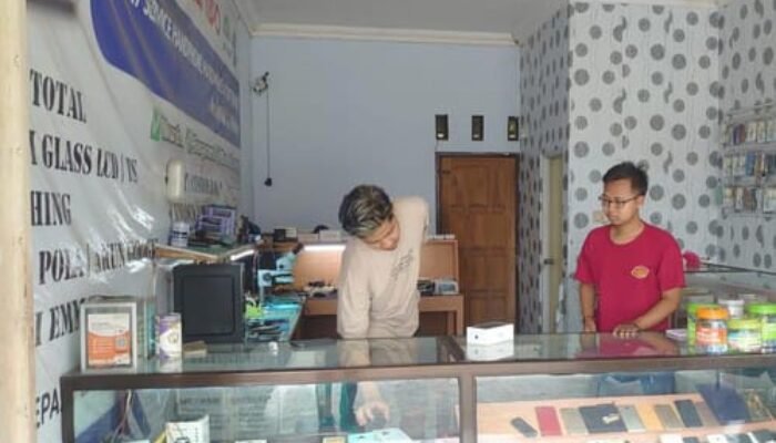 Konter Handphone di Blitar Dibobol Maling, 13 Ponsel Amblas Digondol