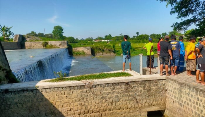 Dua Remaja Asal Jombang Tenggelam di Sungai Konto Kediri
