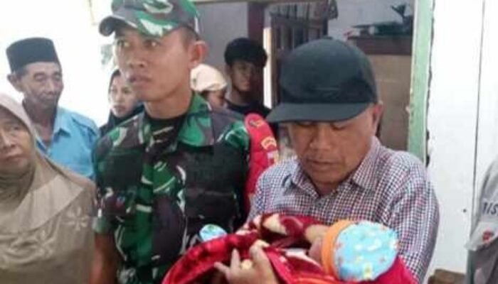 Gempar! Bayi Laki-laki Terbungkus Selimut Ditemukan di TPQ Klepu Malang