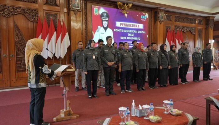 Antisipasi Penyebaran Hoaks, Ning Ita Kukuhkan KKD Kota Mojokerto 