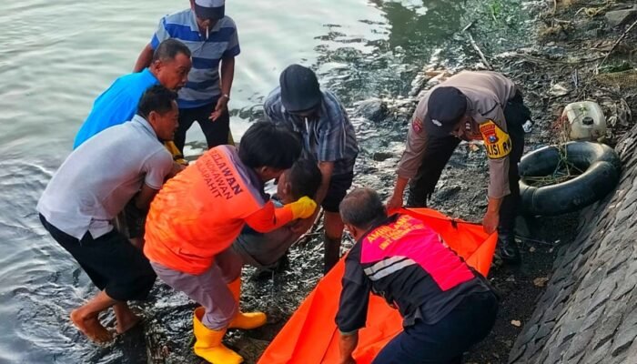 Pria Sidoarjo Tewas Kesetrum Saat Mencari Ikan