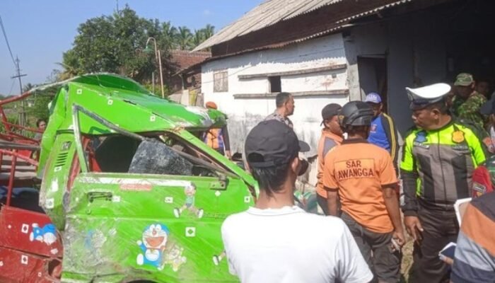 Kereta Kelinci Tersambar KA Penataran di Malang, Pengemudi Meninggal Dunia