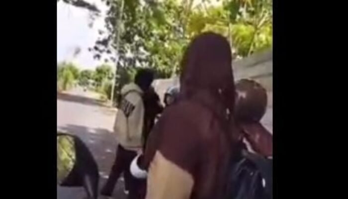 Viral Siswa SMA Situbondo Pukul Adik Kelas dengan Helm, Korban Lapor Polisi