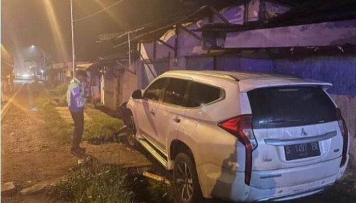 Pemotor di Gresik Tewas Ditabrak Mobil Pajero