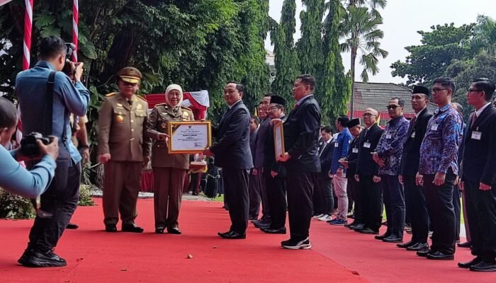Demi Keberlangsungan Usaha dan Peningkatan Produktifitas, Khofifah Ajak Budayakan K3