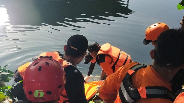 Hanyut di selokan, Bocah meninggal Dunia