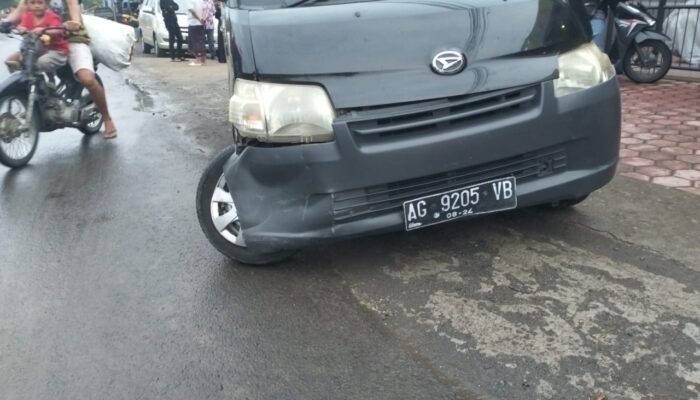 Gagal Nyalip, Pasutri di Tulungagung Tewas Tersambar Pikap