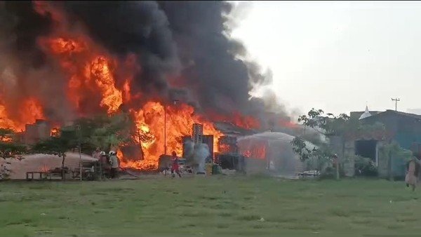 Gudang Paket, Kebakaran