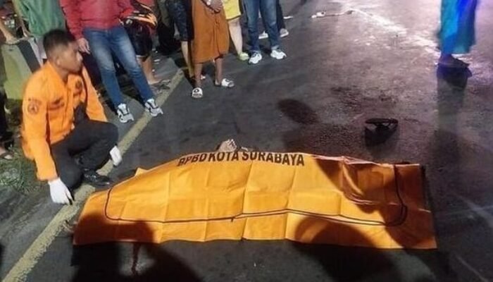 Diduga Mabuk, Pemotor Berboncengan Tabrak Trotoar di Surabaya, Satu Tewas